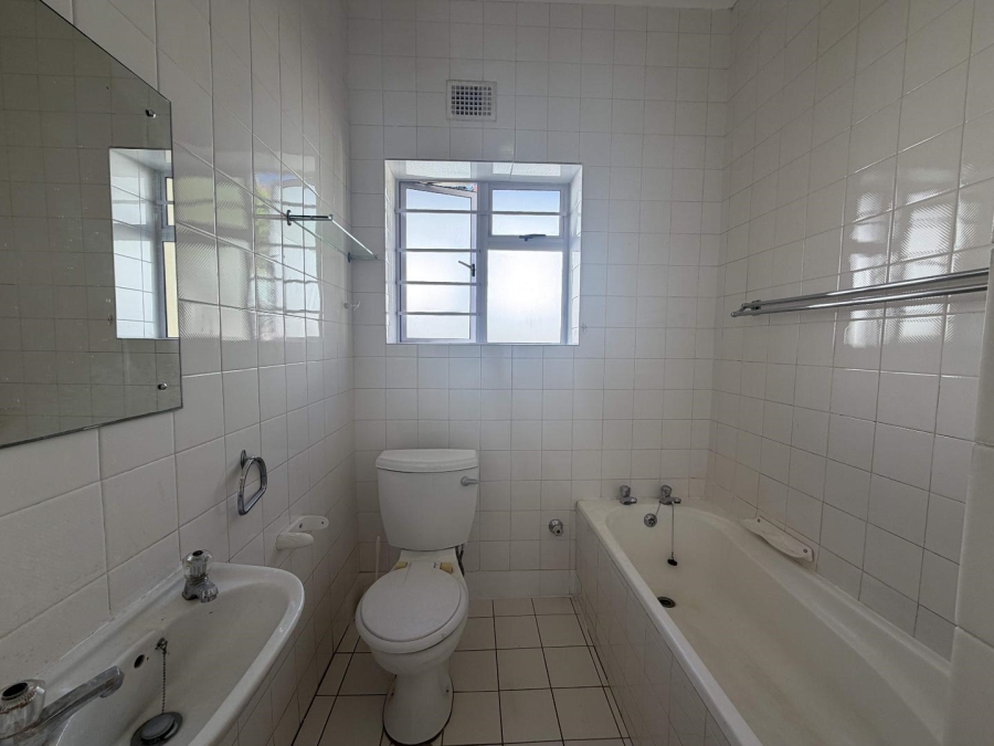 To Let 4 Bedroom Property for Rent in Rondebosch Village Western Cape